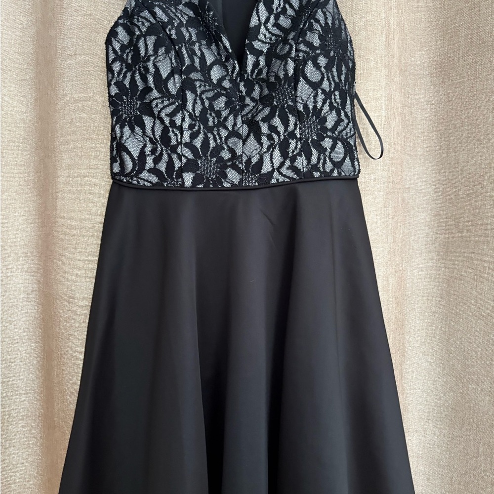 Elegant Black Lace Dress so stylish!